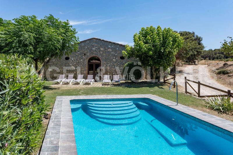 Foto 9193664a-6993-4cc9-92cc-a86773fc12a1. Edifici a Subirats