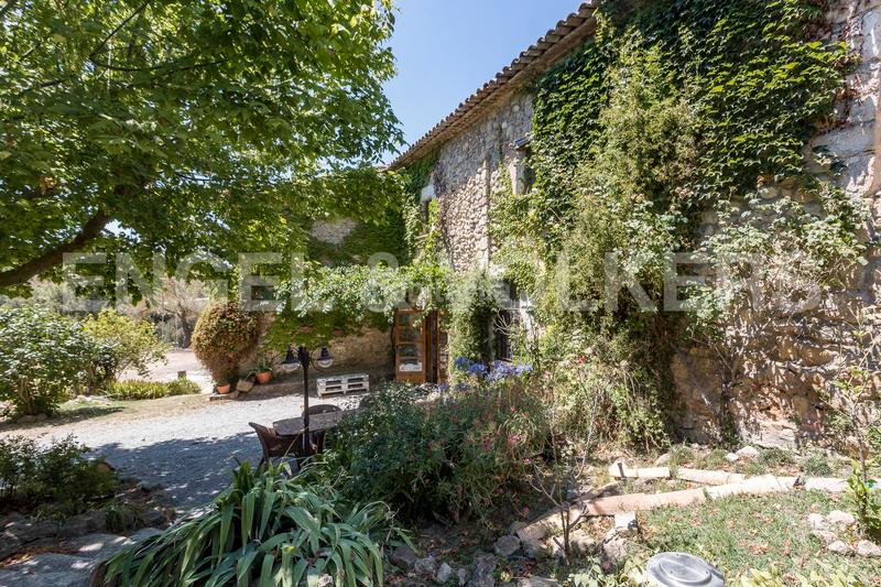 Foto 9ec4b4ed-bec7-4ada-a6d0-c9b3d16961dc. Edifici a Subirats