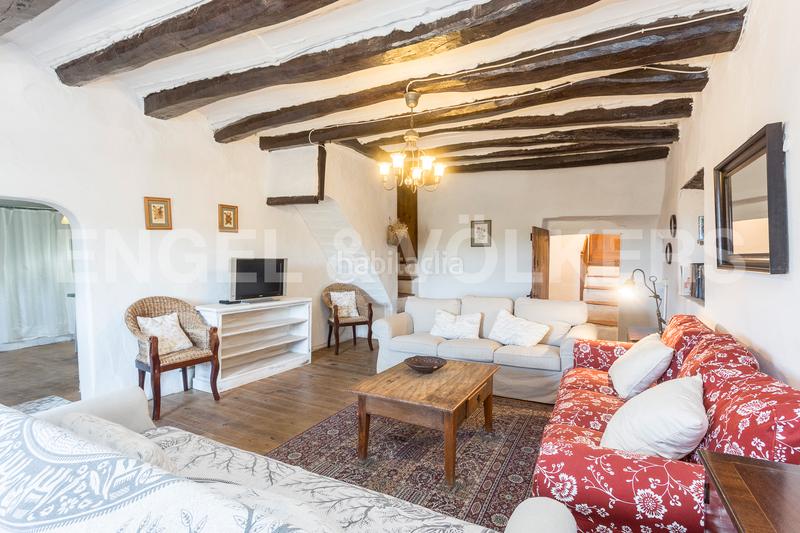 Foto b402cc24-9944-48b9-b69f-302ec1593fd7. Edifici a Subirats