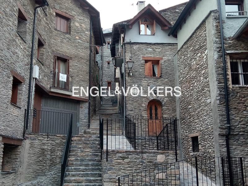 Foto 014f7f92-65fa-4480-a84f-d2789686a48b. Edifici a Sort