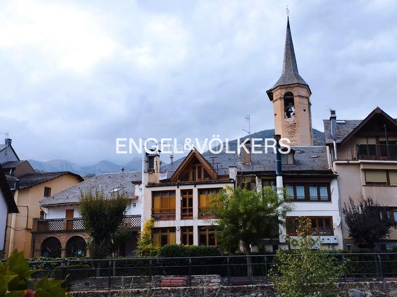 Foto 4a119c13-7fa0-40c2-b1d2-d3f83064dd29. Edifici a Sort