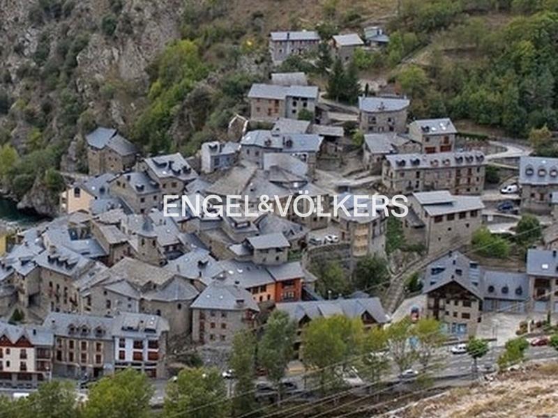 Foto 777145d0-e4c0-47a5-b9a1-6802b4b71ecf. Edifici a Sort