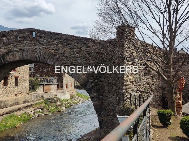 Foto 95c7b98e-7efb-461c-bf24-48d442792bbd. Edifici a Sort