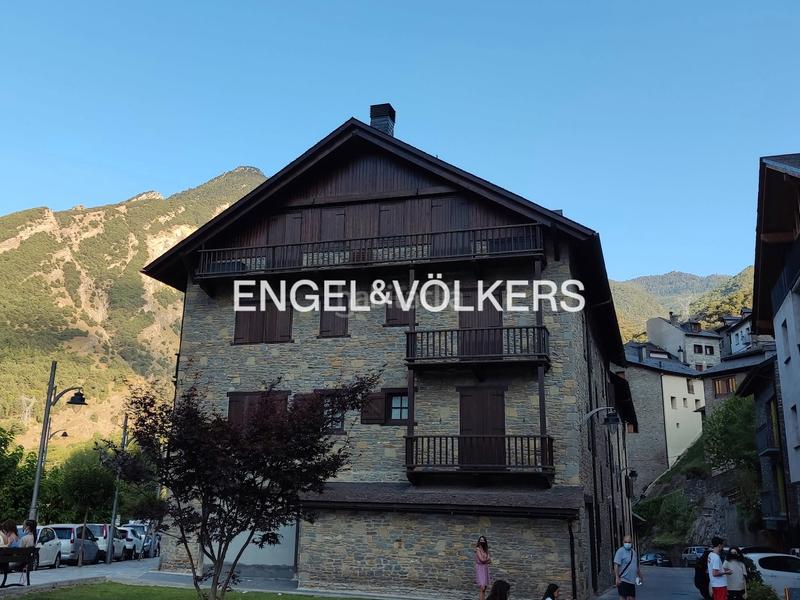 Foto b77e8c28-8a6a-40a6-82e6-08b39a47cbd1. Edifici a Sort