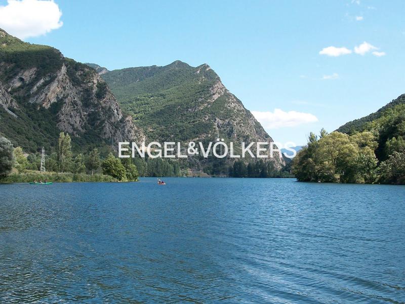 Foto d1efbef7-8728-43f8-b959-d81821d2e249. Edifici a Sort