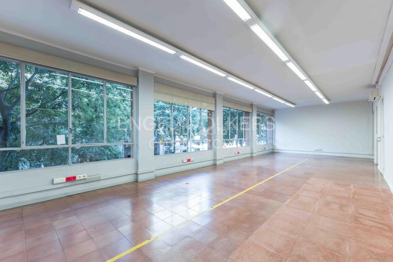 Foto f8a1a7c9-5587-4c94-8491-994035358d6c. Oficina a Sants Barcelona