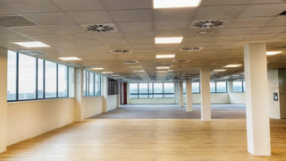 Affitto Ufficio in Zona Industrial. Oficina moderna de 948m2 cerca del aeropuerto de barcelona