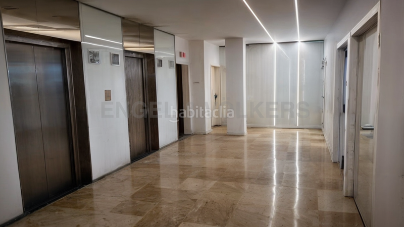 Foto 73511883-81bb-43b0-8142-4fbc0c9fa1bc. Miete büro mit parking in Zona Industrial Prat de Llobregat (El)