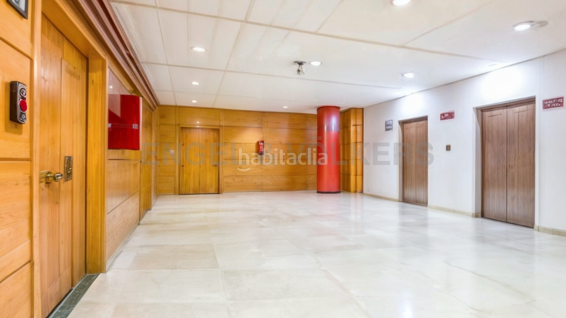Foto 245dafff-bccb-4bb2-9d14-f9d09aa4f5c4. Rent office space with parking in Zona Industrial Prat de Llobregat (El)