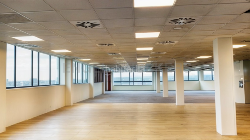 Foto c566442a-78ef-4953-8f24-adf4096a2e19. Rent office space with parking in Zona Industrial Prat de Llobregat (El)