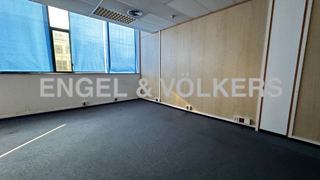 Rent Office space in Zona Industrial. Oficina ideal para pequeña empresa cerca del aeropuerto el prat