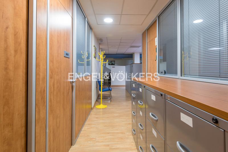 Foto 4b202c30-33bf-40f9-8d75-e35bbe26c2a4. Rent business premise in Les Fonts Terrassa