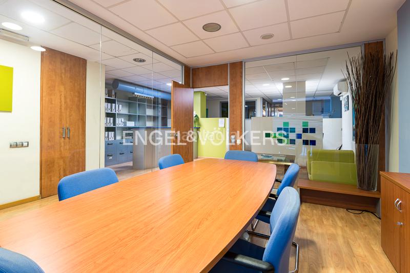 Foto 4f50d887-deb6-4fe5-b6b2-d8ceb168befb. Rent business premise in Les Fonts Terrassa