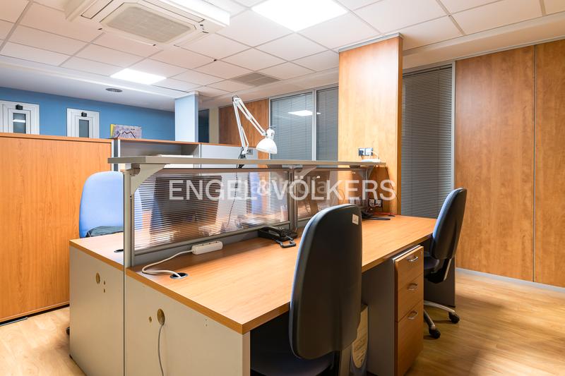 Foto a77aafe1-96f5-48c4-b458-76ccebf8c3be. Rent business premise in Les Fonts Terrassa