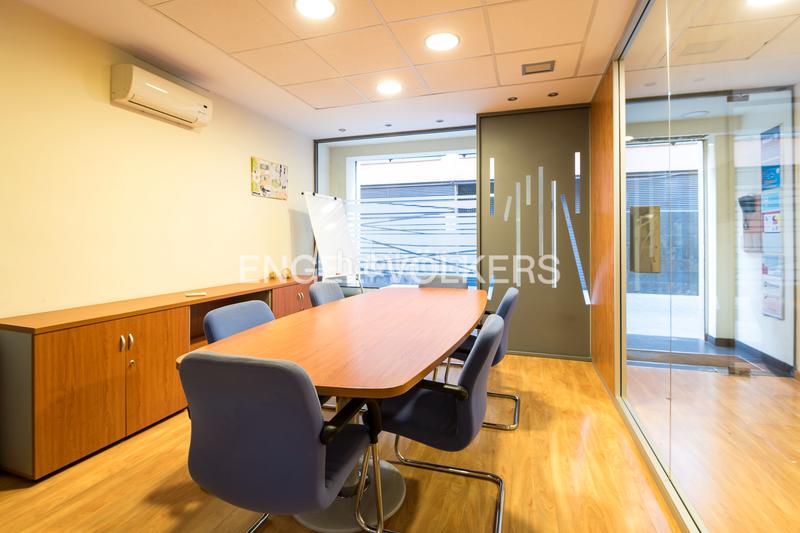 Foto f5bde136-bb3d-453a-9093-04bb2f2dbc8a. Rent business premise in Les Fonts Terrassa