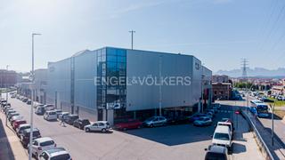 Nau industrial a La Balconada-Cal Gravat. Nave comercial de 3400 m2 en manresa barcelona