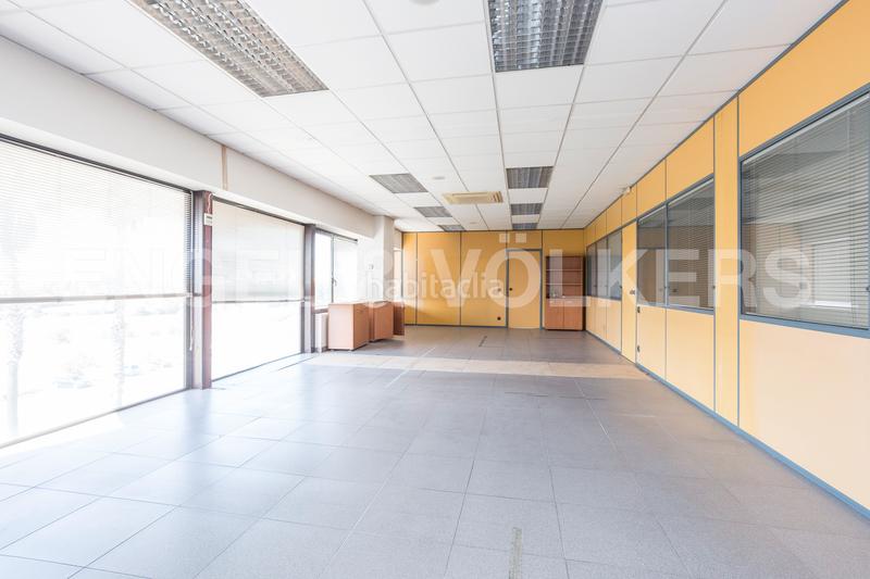 Foto f2283878-2319-4083-9f7a-77a2d72c2fe6. Location bâtiment à usage industriel dans Zona Industrial Barberà del Vallès