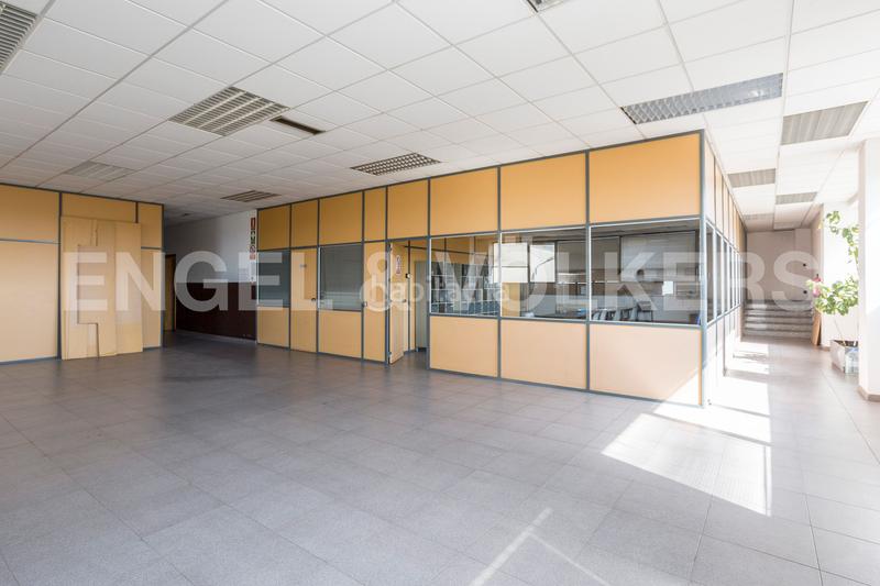 Foto 5bd07785-8c9d-4360-8a71-9e62592b7654. Rent industrial building in Zona Industrial Barberà del Vallès