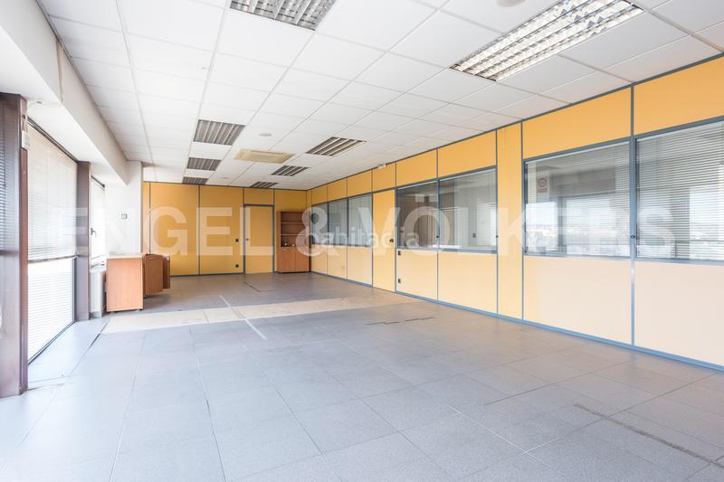 Foto 5f840042-ef69-40cf-a50e-266e2c9ca6f3. Rent industrial building in Zona Industrial Barberà del Vallès