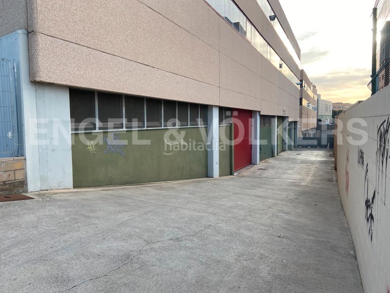 Foto 6da4a2db-9f42-45fd-9fc4-3567be877db4. Nau industrial a Montigalà Badalona
