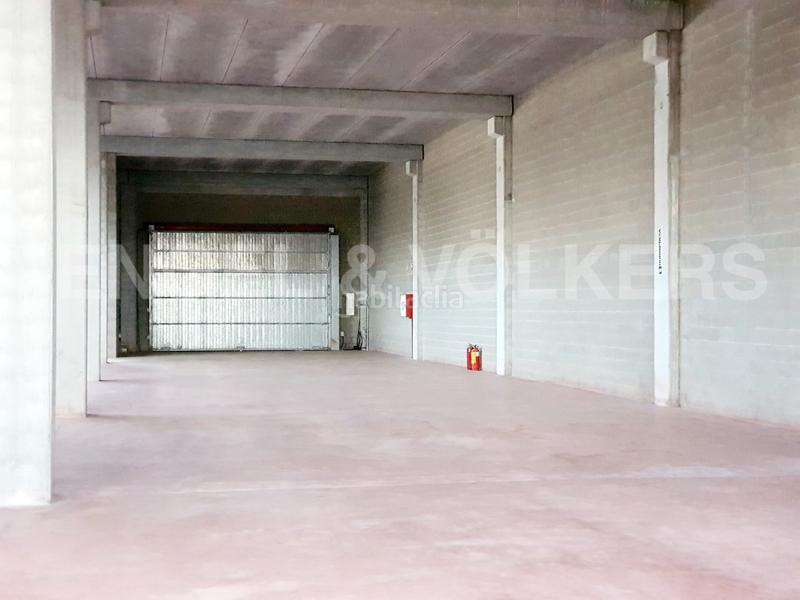 Foto 8fddc934-55aa-4694-abab-4005c1451116. Nau industrial a Montigalà Badalona