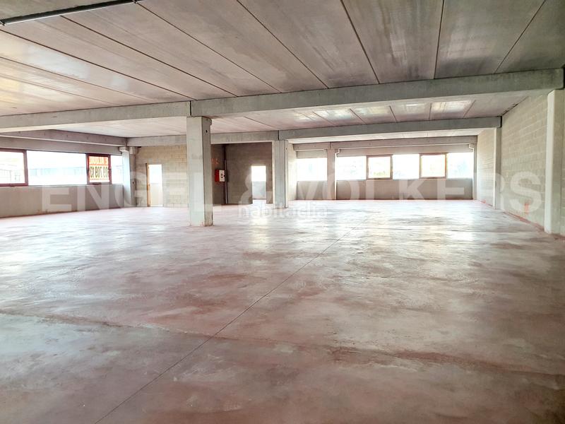 Foto 97e6e1f4-6ce7-4798-aff5-eb79029e0aee. Nau industrial a Montigalà Badalona