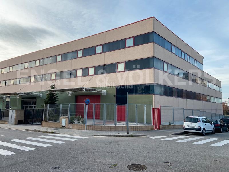 Foto 9c24caf3-f998-40a1-a782-faa31788fac8. Nau industrial a Montigalà Badalona