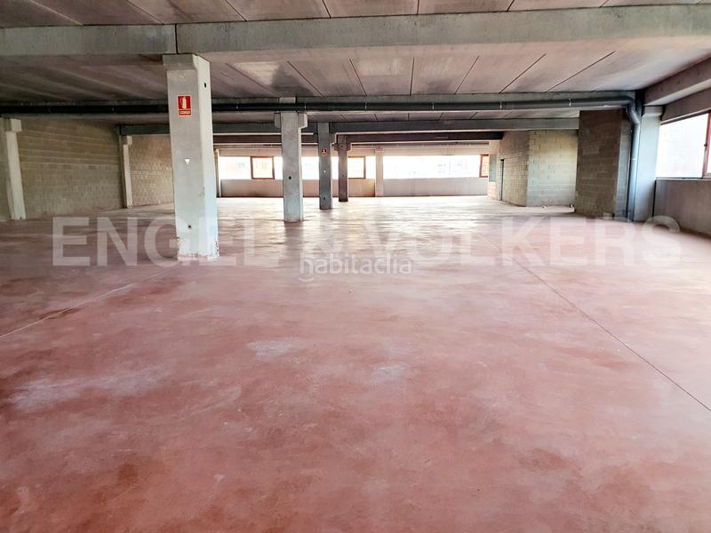 Foto c3ac1109-e820-415c-aea3-167a93d81aac. Nau industrial a Montigalà Badalona