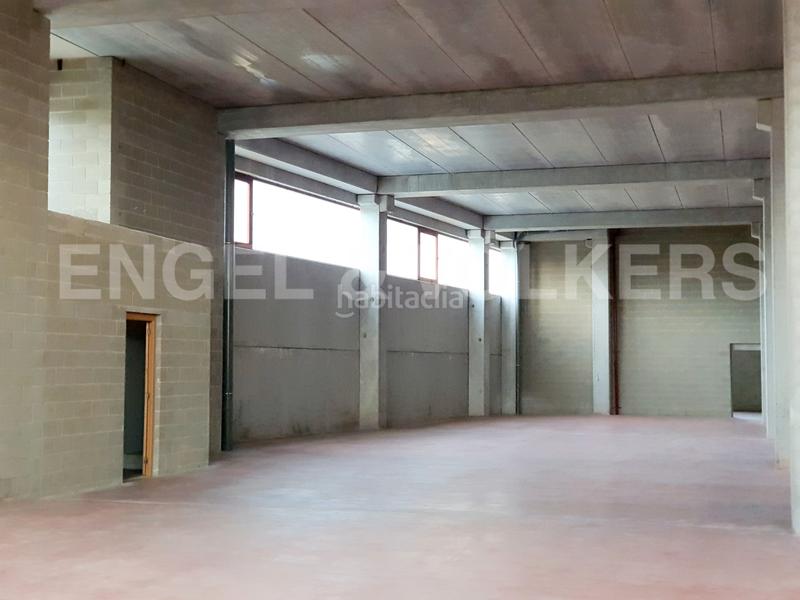 Foto cec08972-c5cd-4aff-922b-27e6a4965016. Nau industrial a Montigalà Badalona