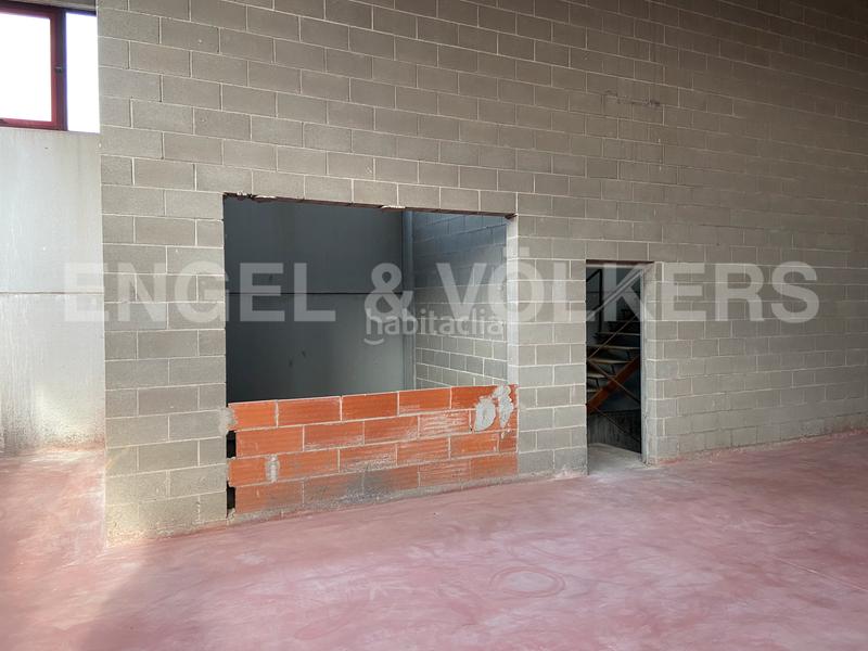 Foto ee7752a5-47ca-4e56-8faa-8a4ec5e7069e. Nau industrial a Montigalà Badalona