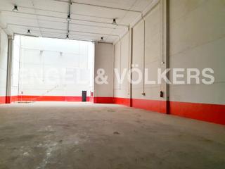 Lloguer Nau industrial a Centre. Nave diáfana con 10 metros de altura