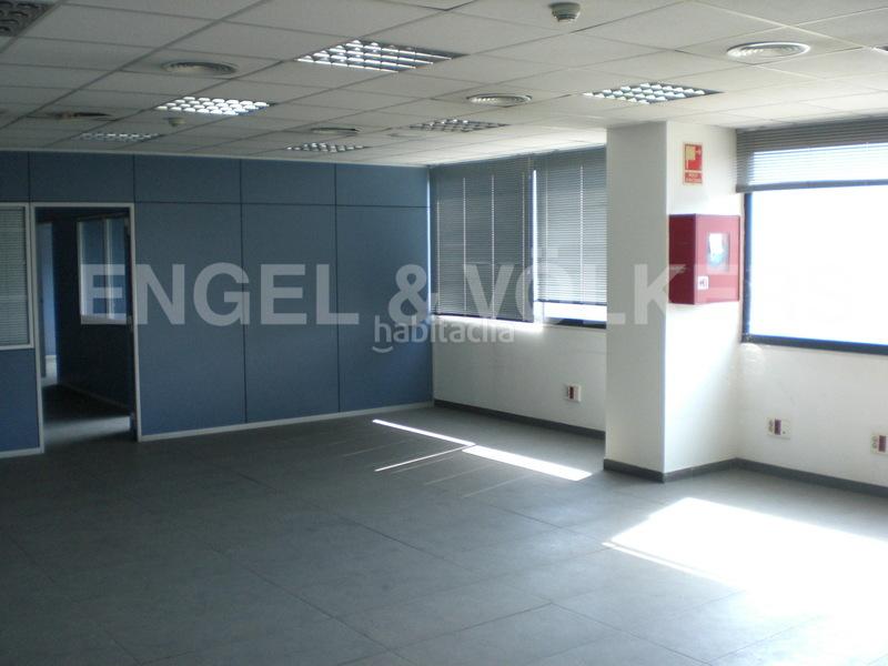 Foto 1809c049-a684-44fb-b7f9-aad40d9b3fef. Lloguer nau industrial a Zona Franca - Port Barcelona