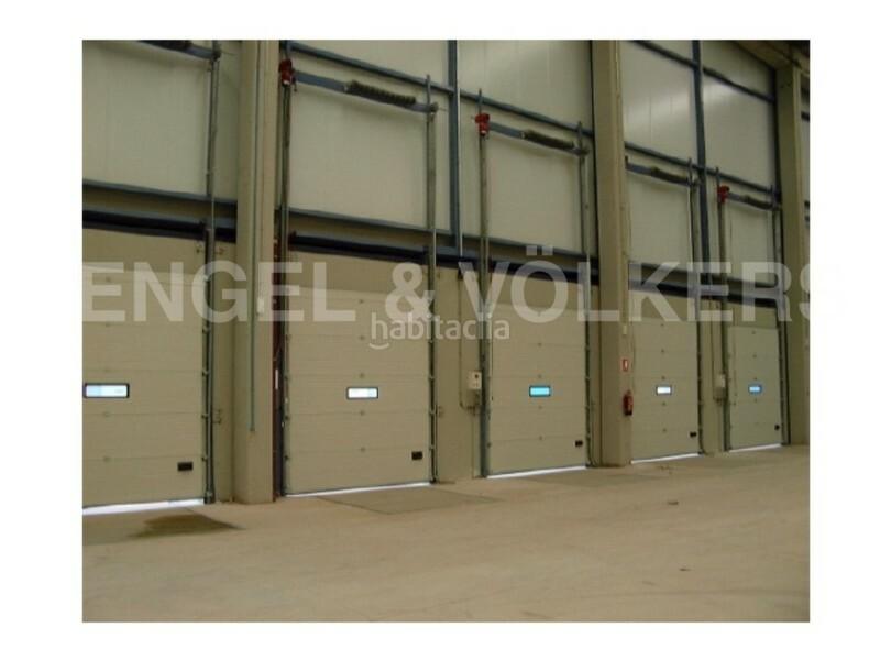 Foto bef082d4-7e6d-4826-a6db-8245057d5fbb. Lloguer nau industrial a Zona Franca - Port Barcelona