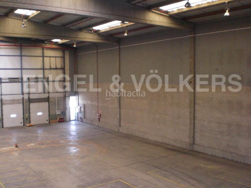 Foto 814e76e9-1f1e-4311-bea1-1f083be97646. Location bâtiment à usage industriel dans Zona Franca - Port Barcelona