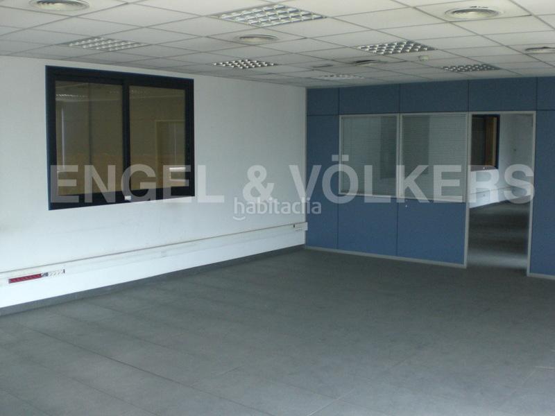 Foto b1cc914d-3d81-4872-8cf6-e33d474fa834. Rent industrial building in Zona Franca - Port Barcelona