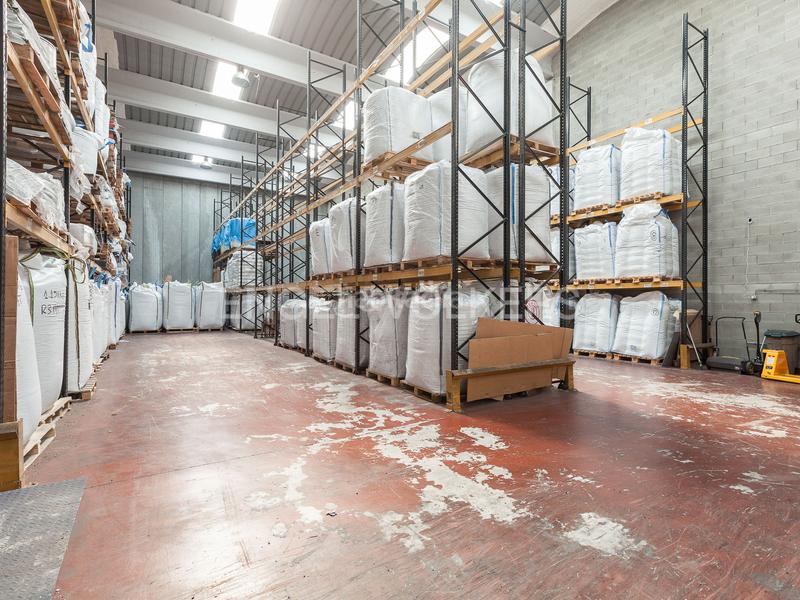 Foto f93165d4-0a0c-40e1-b4c3-bd77141adaeb. Nau industrial a Monistrol de Montserrat