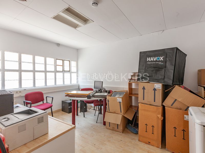 Foto bfb9296d-16d5-4634-8064-29991ba6e6f2. Industrial building in Barri del Centre Terrassa