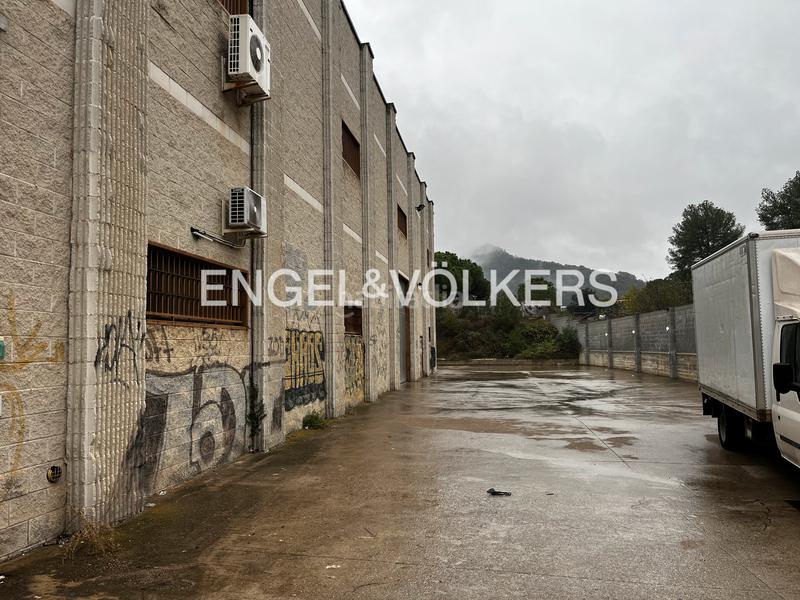 Foto 16f87f23-353b-4dce-8c8f-cdb85961c00e. Nave industrial  en n 150 km 2.6 en Montcada i Reixac