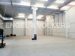 Nau industrial a Centre. Nave en venta en rentabilidad  zona prime de cornellà