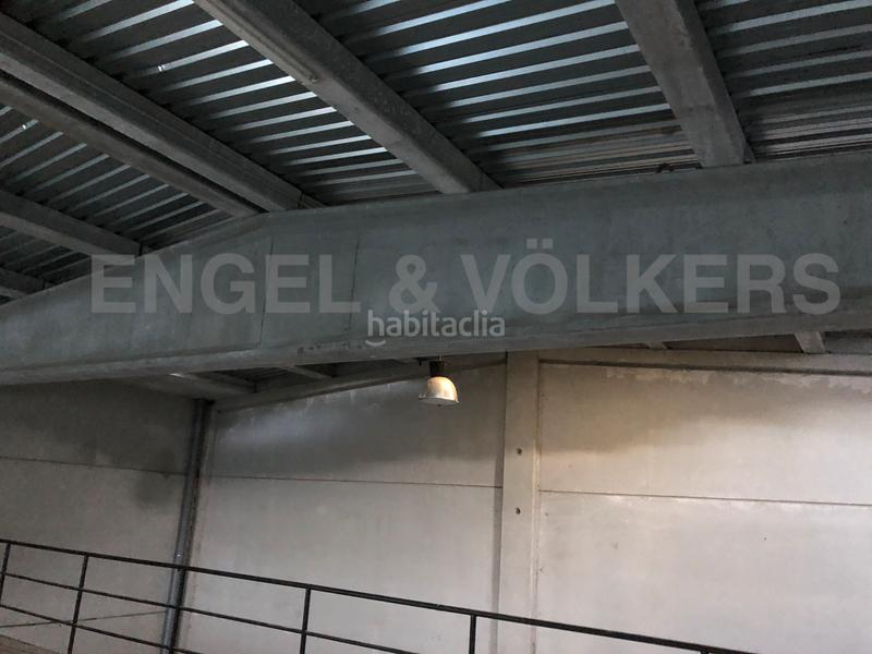 Foto e03d9732-94ce-4214-8f6b-eab15c357f21. Capannone industriale in Sant Vicenç de Castellet