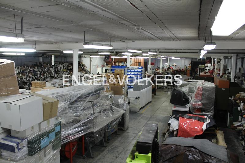 Foto 0c123772-57c3-4f34-ae8e-32d193be4f5f. Capannone industriale in Mas Rampinyo - Montcada Nova - Carrerada Montcada i Reixac