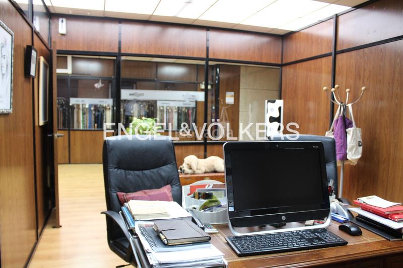 Foto 2f988d72-5781-4fa6-8895-22274e3c4439. Capannone industriale in Mas Rampinyo - Montcada Nova - Carrerada Montcada i Reixac