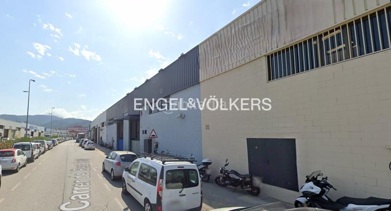 Foto 5ba3427c-6254-49fc-8c57-eb6556f700ea. Capannone industriale in Mas Rampinyo - Montcada Nova - Carrerada Montcada i Reixac