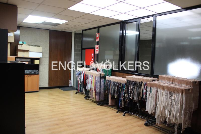 Foto 6bda1440-0bd3-4315-ba48-c8a2dbe1a54f. Capannone industriale in Mas Rampinyo - Montcada Nova - Carrerada Montcada i Reixac