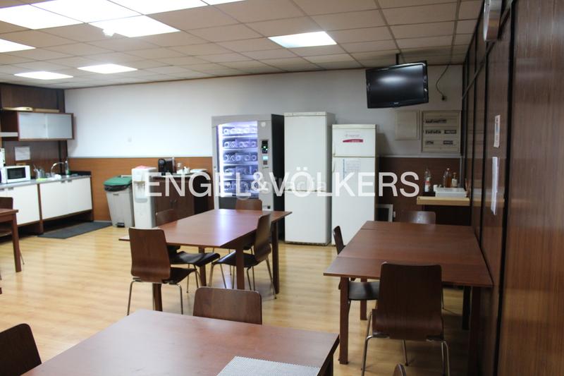 Foto d8bdffcc-b341-4f8b-ba22-9dabbe95cea5. Capannone industriale in Mas Rampinyo - Montcada Nova - Carrerada Montcada i Reixac