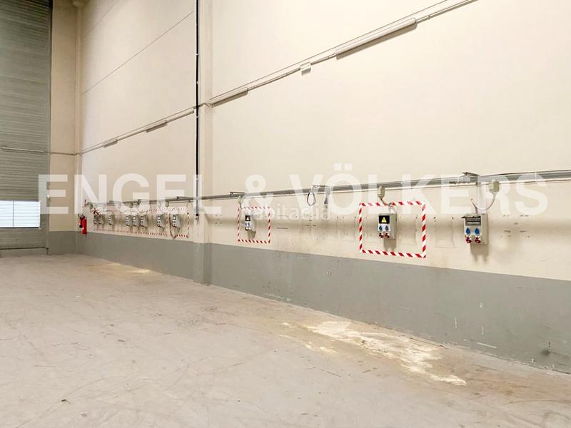 Foto e7f93eab-c1ee-415b-b0ef-6f738c156a71. Alquiler nave industrial parque logístico en Valls