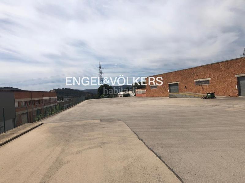 Foto 51cb5ada-33b1-42e7-a151-b9bc5f940ab7. Industrial building in Centre Rubí