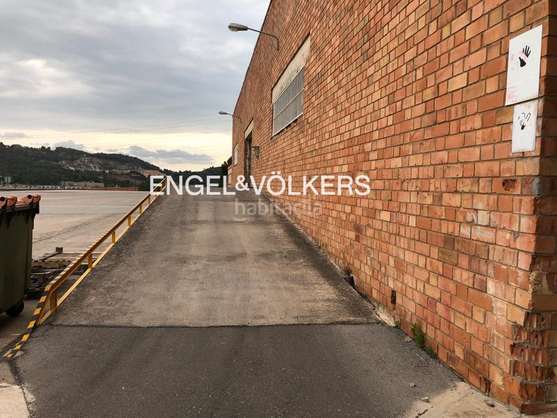 Foto 6ca27484-4dae-43ac-b007-f8cf9606cad9. Industrial building in Centre Rubí