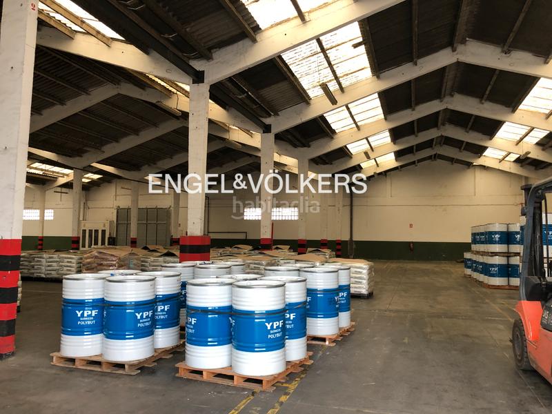 Foto e4f8fb22-2524-4e29-b6a2-00994e06fe05. Industrial building in Centre Rubí