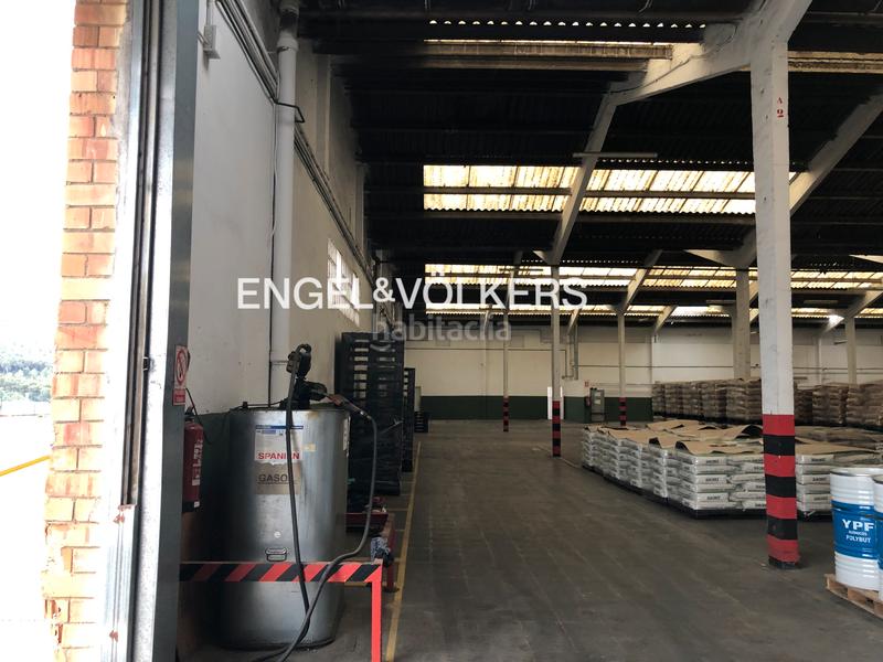 Foto e8e680e8-fafd-4dcd-8d3e-b493baae49ec. Industrial building in Centre Rubí